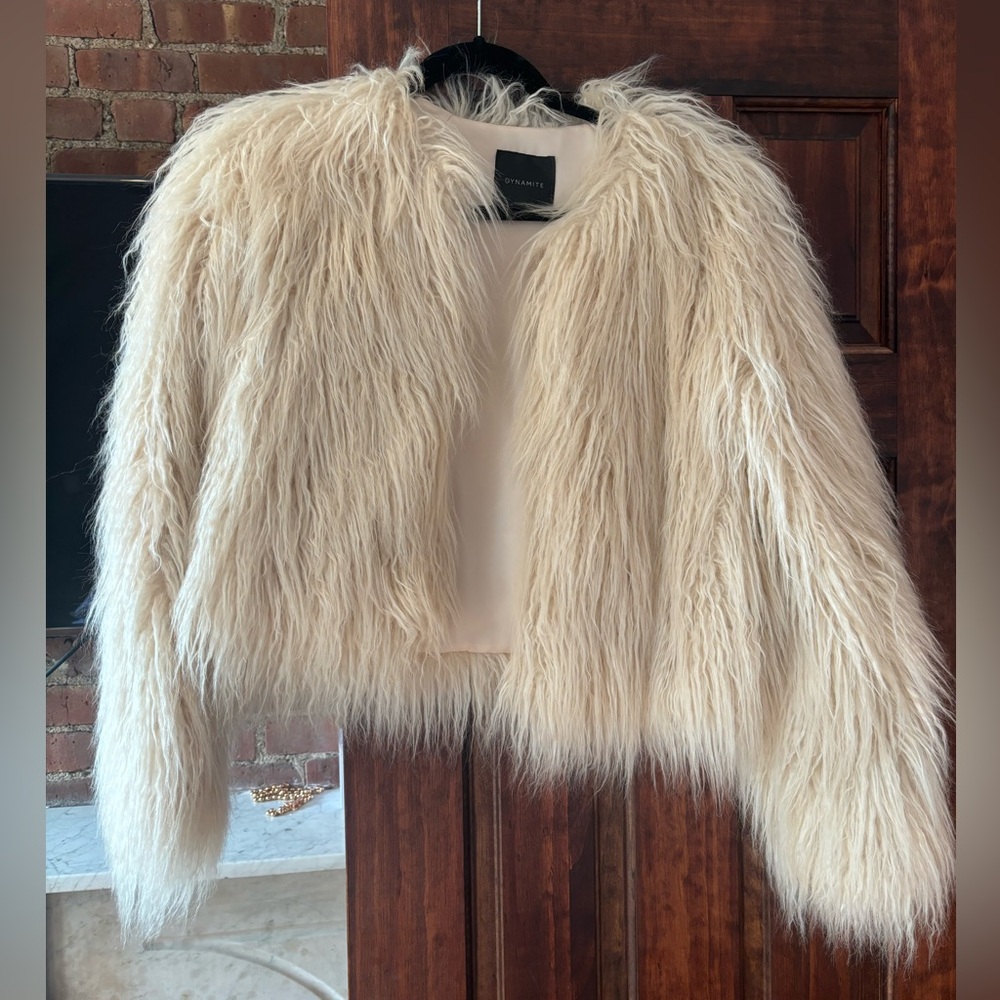 Fluffy cropped jacket
